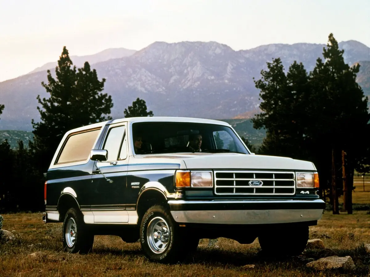 Ford Bronco IV Внедорожник 3 дв. — сүрөт 3