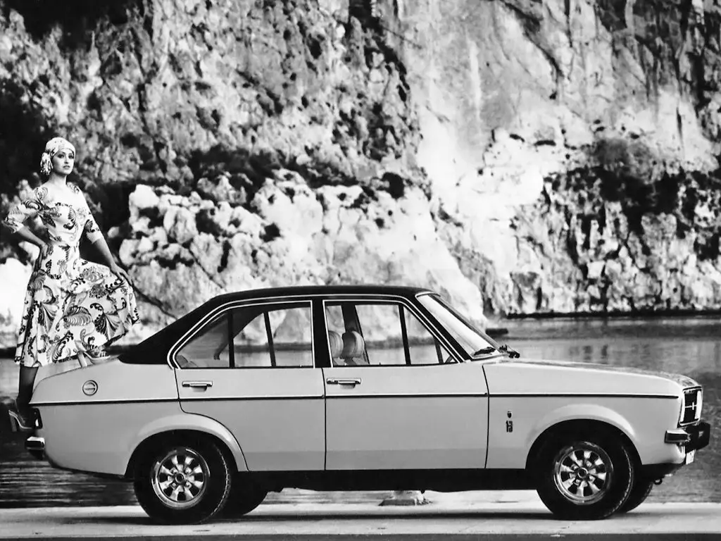 Ford Escort II Седан — сүрөт 2