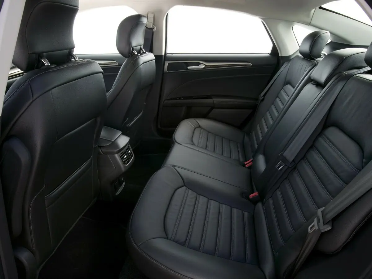 Ford Fusion (North America) II Седан — сүрөт 10