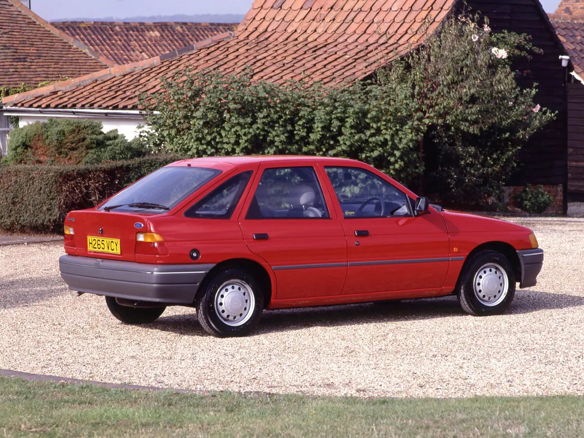 Ford Escort V Хэтчбек 5 дв. — сүрөт 4