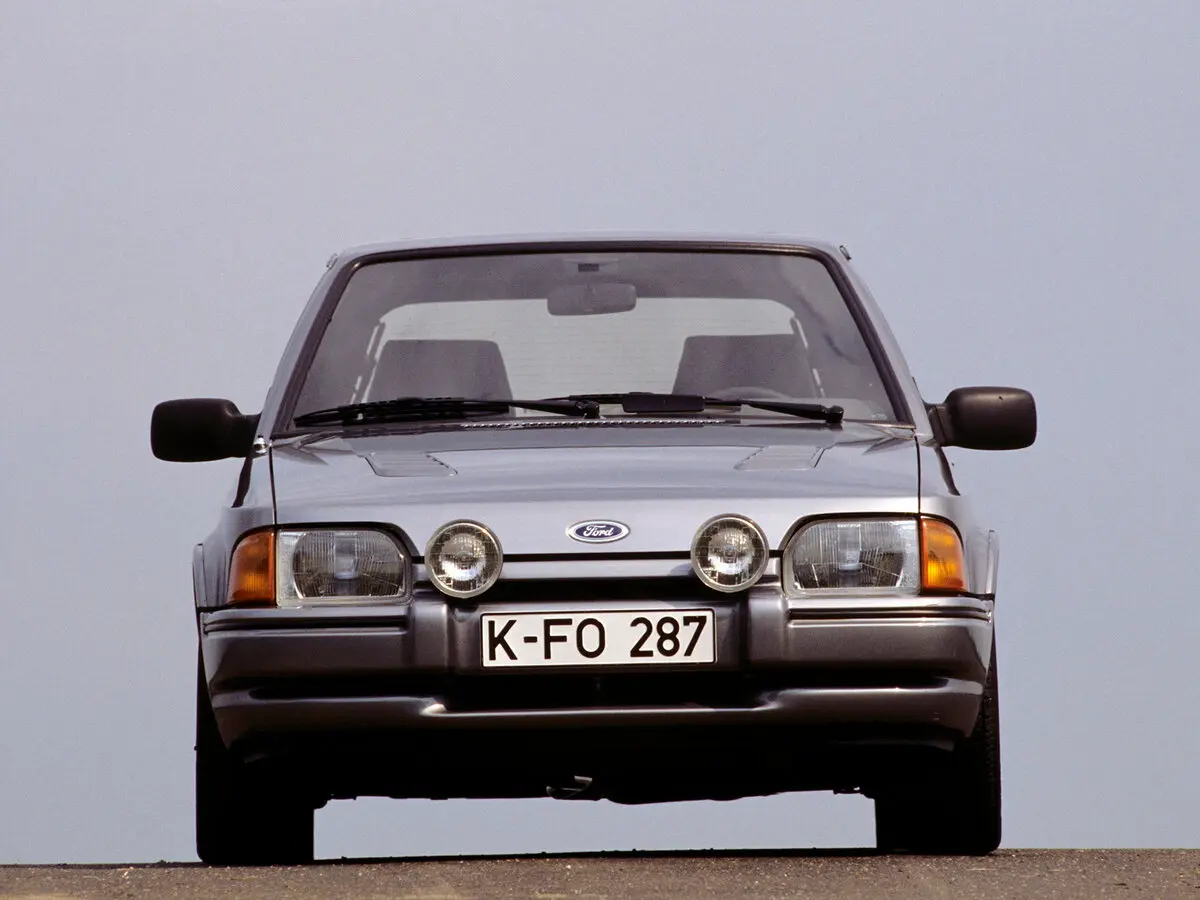 Ford Escort IV Хэтчбек 3 дв. — photo 3