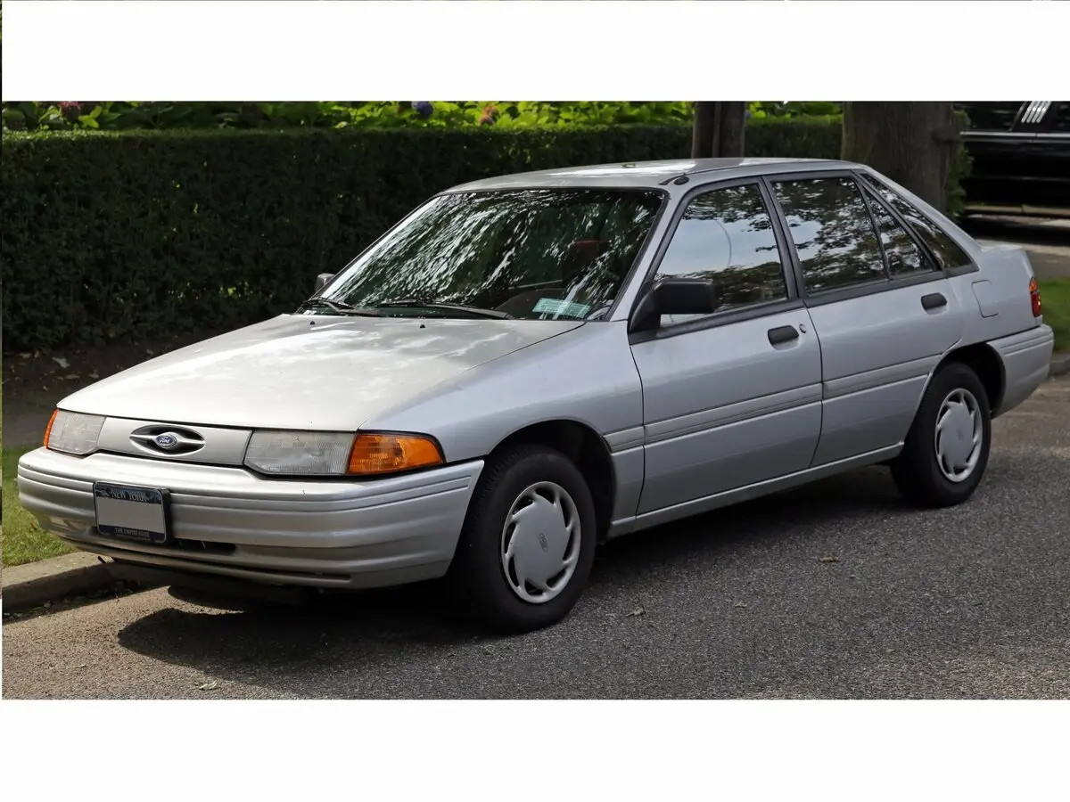 Ford Escort (North America) II Хэтчбек 5 дв. — сүрөт 2