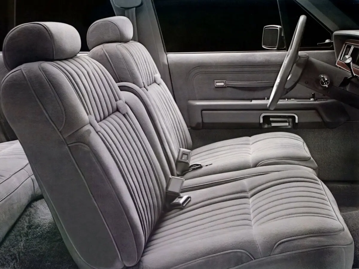 Ford LTD Crown Victoria 1983 – 1991 Седан — 照片 5