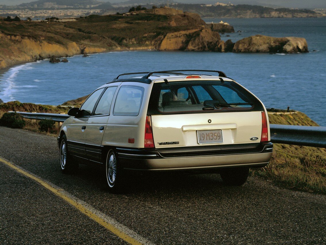 Ford Taurus I Универсал 5 дв. — фото 5