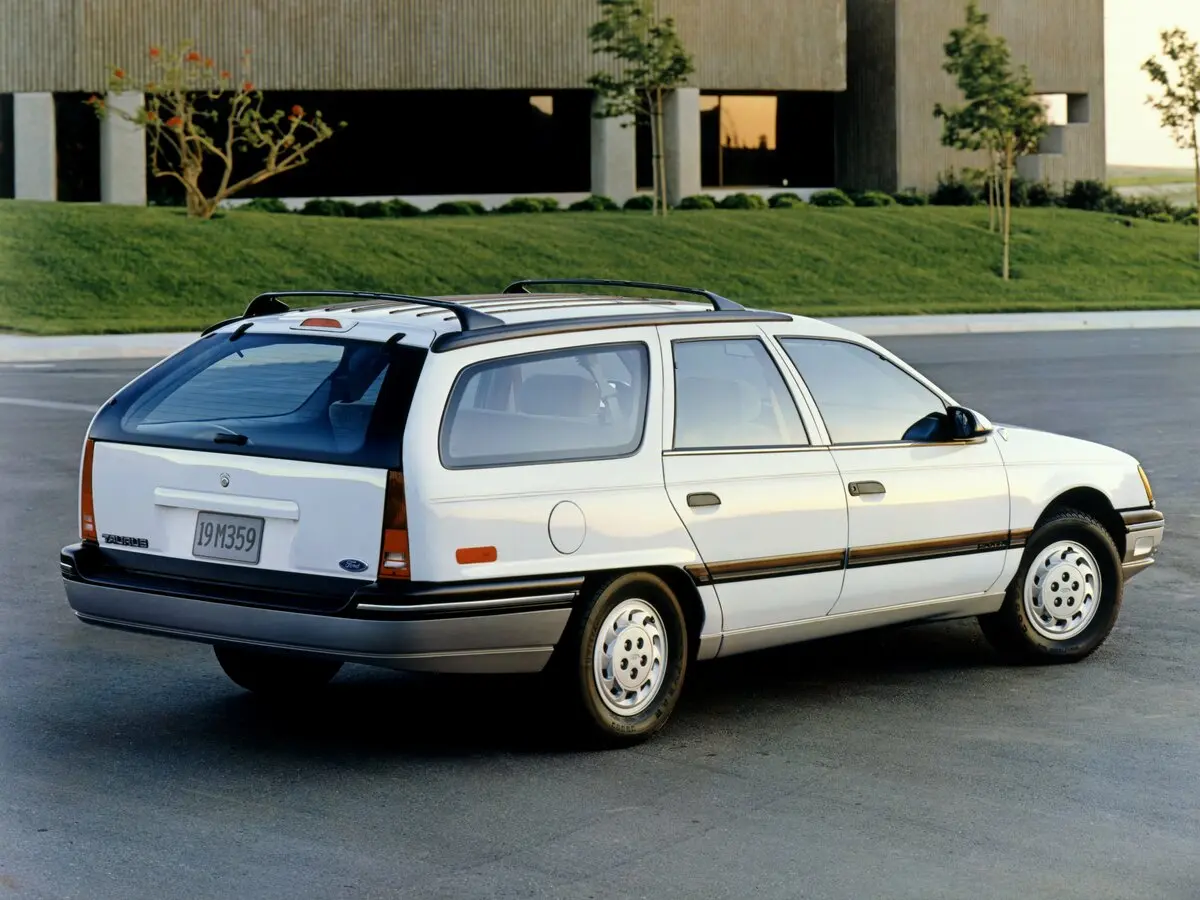 Ford Taurus I Универсал 5 дв. — photo 5