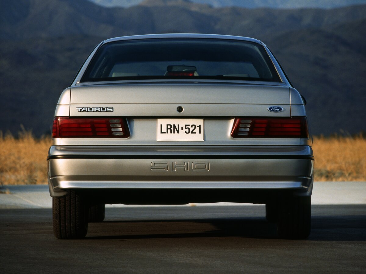 Ford Taurus I Седан