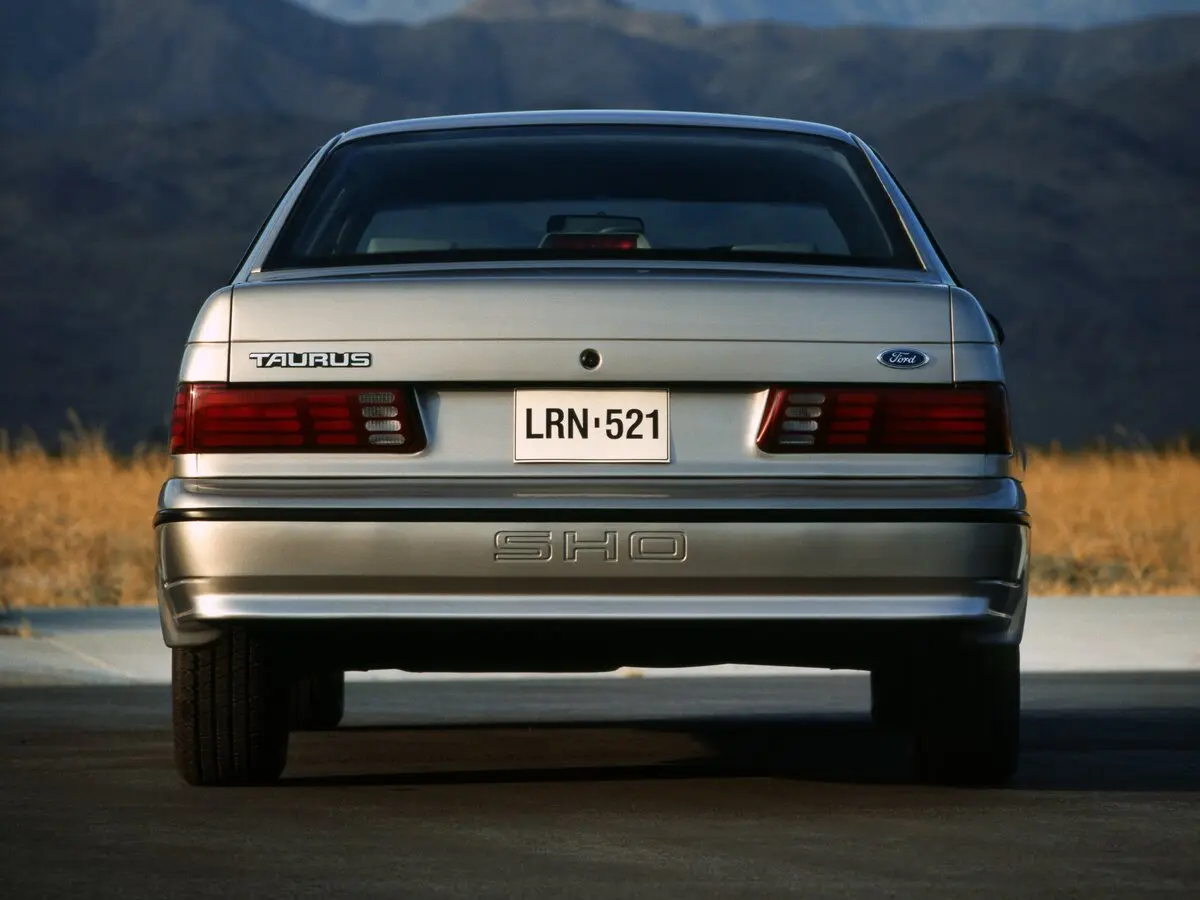 Ford Taurus I Седан — сүрөт 5