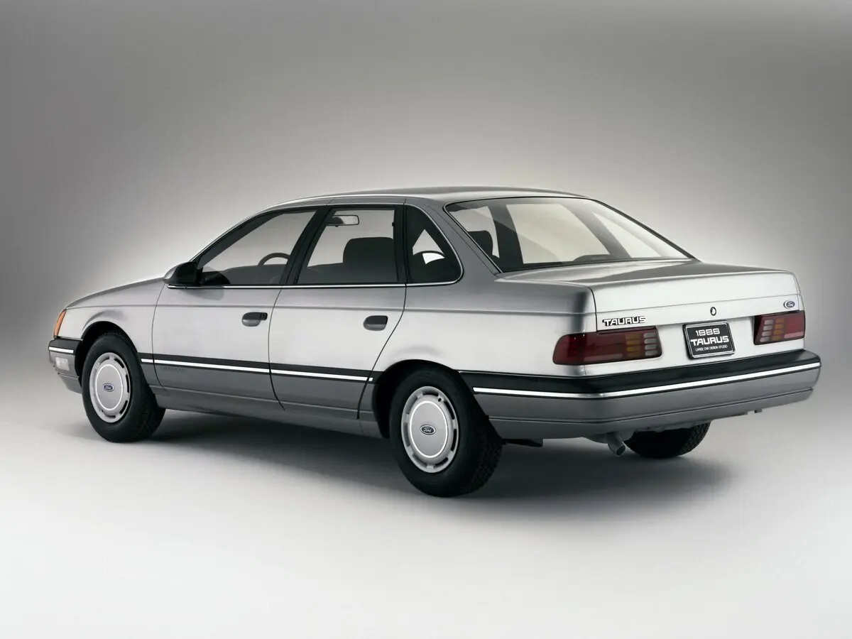 Ford Taurus I Седан — сүрөт 6