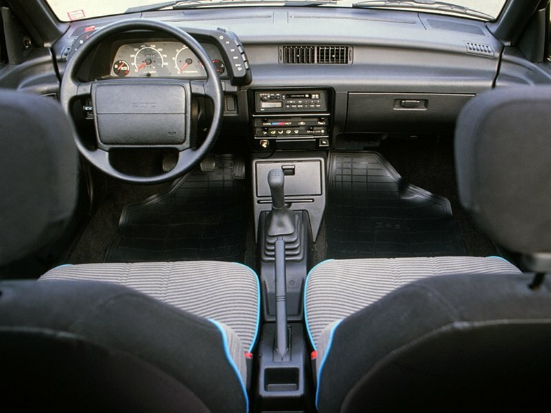 Geo Metro 1989 – 1997 Седан — фото 3