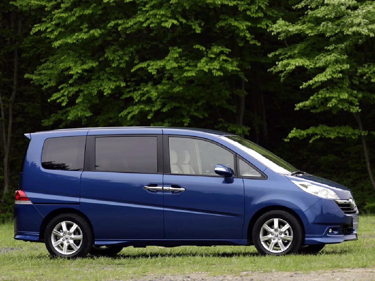 Honda Stepwgn III Минивэн — фото 2
