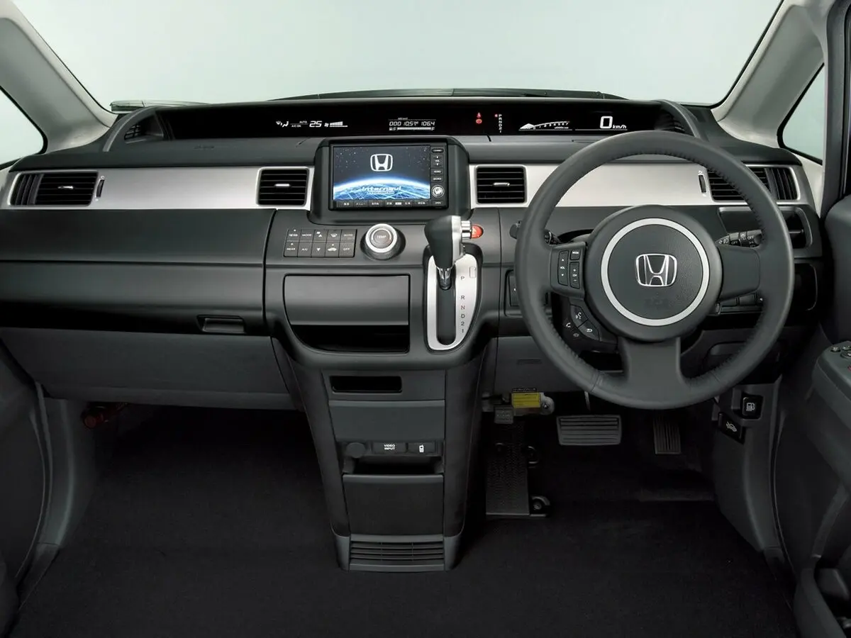 Honda Stepwgn III Минивэн — фото 5
