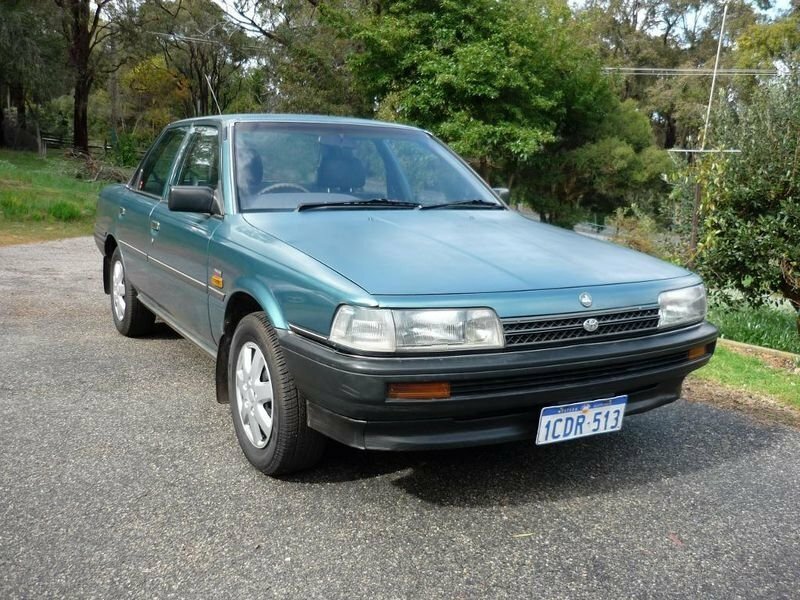 Holden Apollo 1991 – 1996 Седан