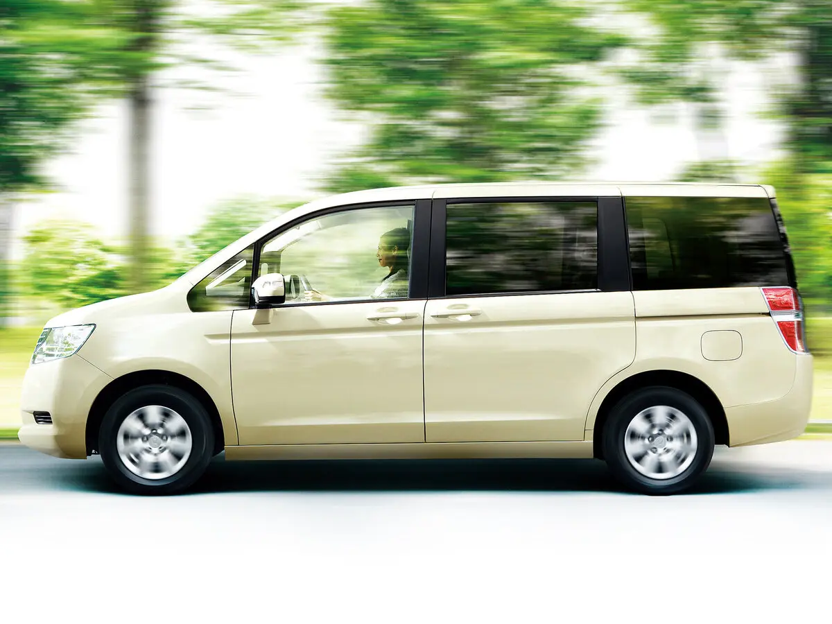 Honda Stepwgn IV Минивэн — фото 2