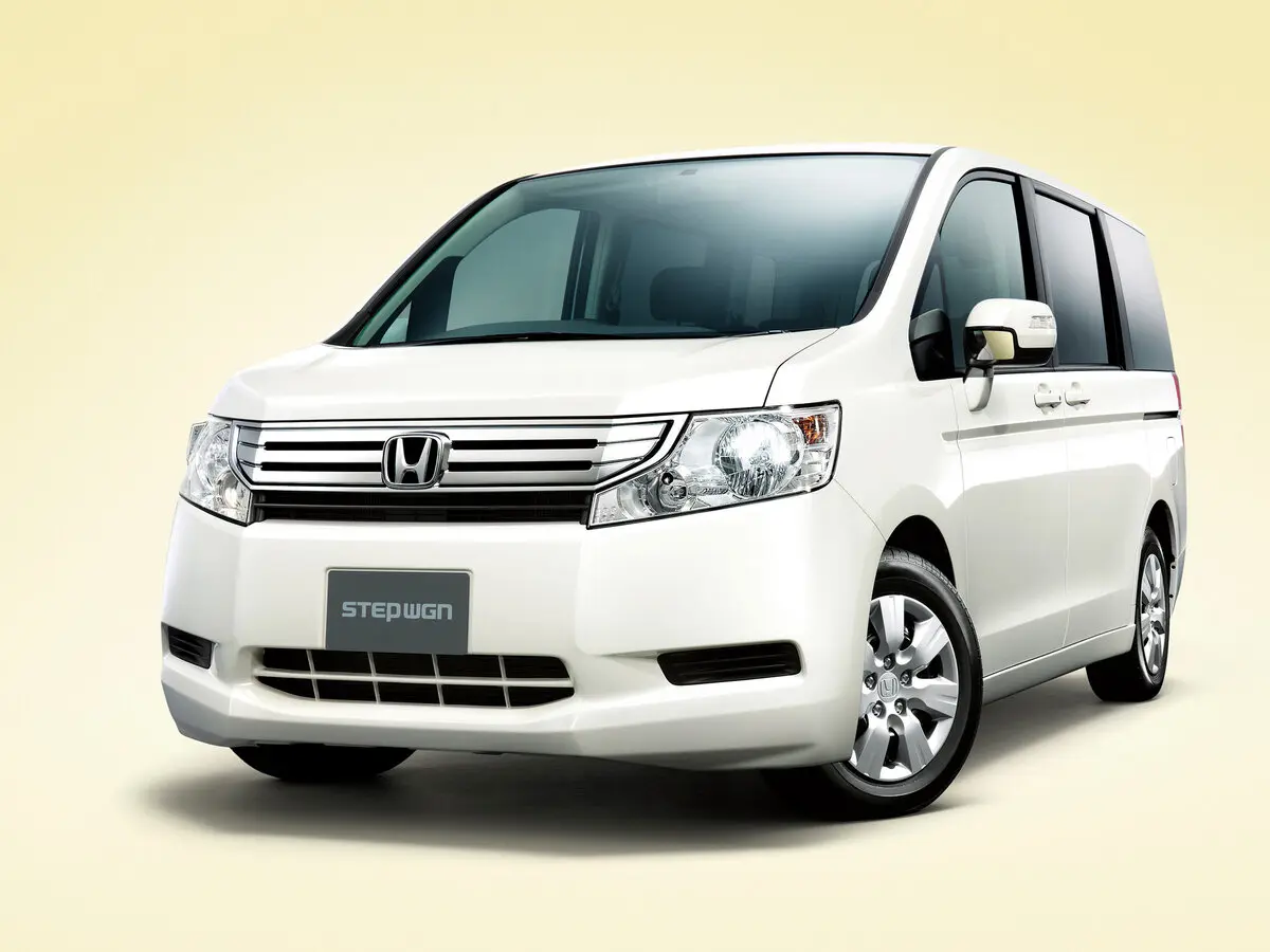 Honda Stepwgn IV Минивэн — фото 3
