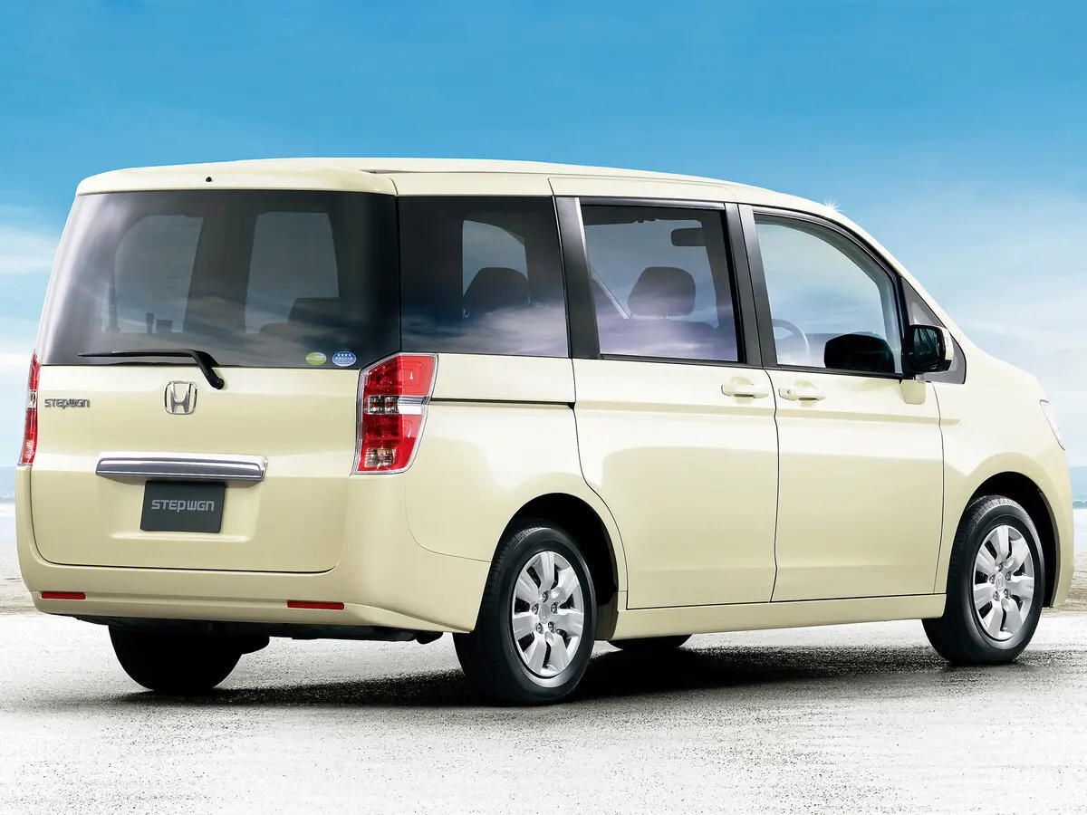 Honda Stepwgn IV Минивэн — фото 4