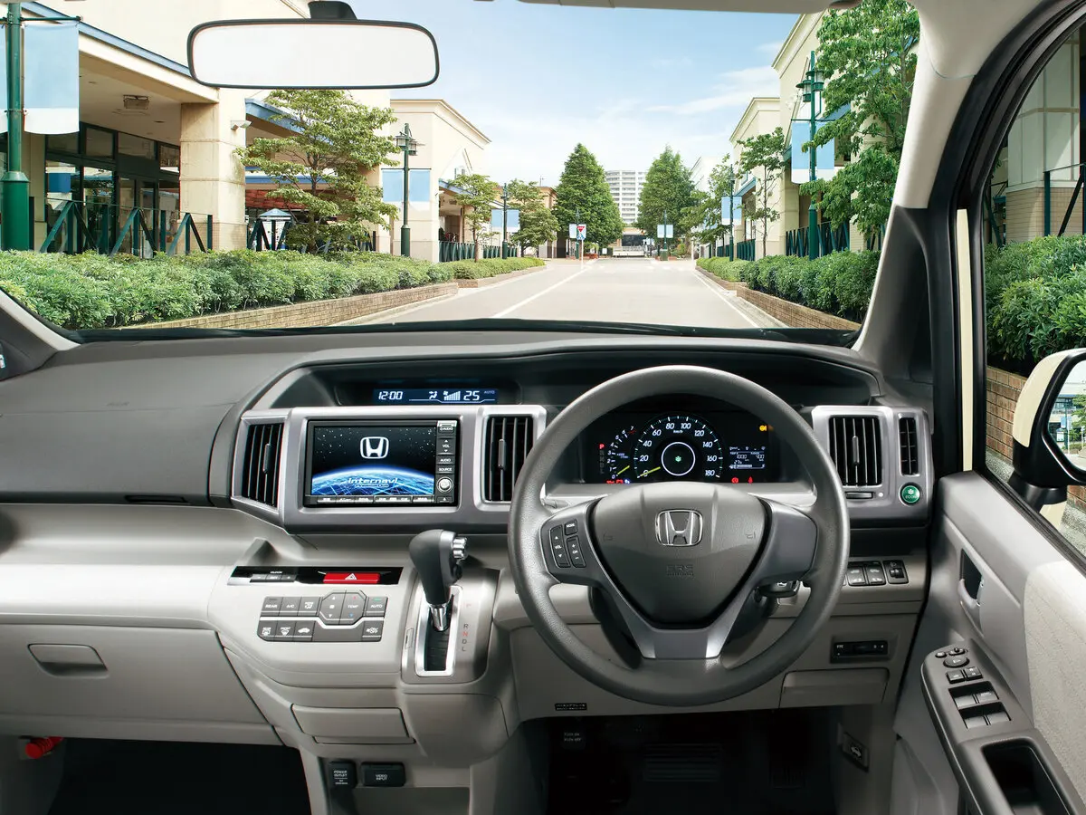 Honda Stepwgn IV Минивэн — фото 5