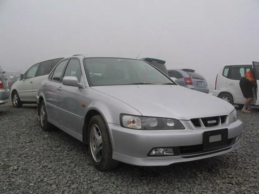 Isuzu Aska IV Седан — сүрөт 2