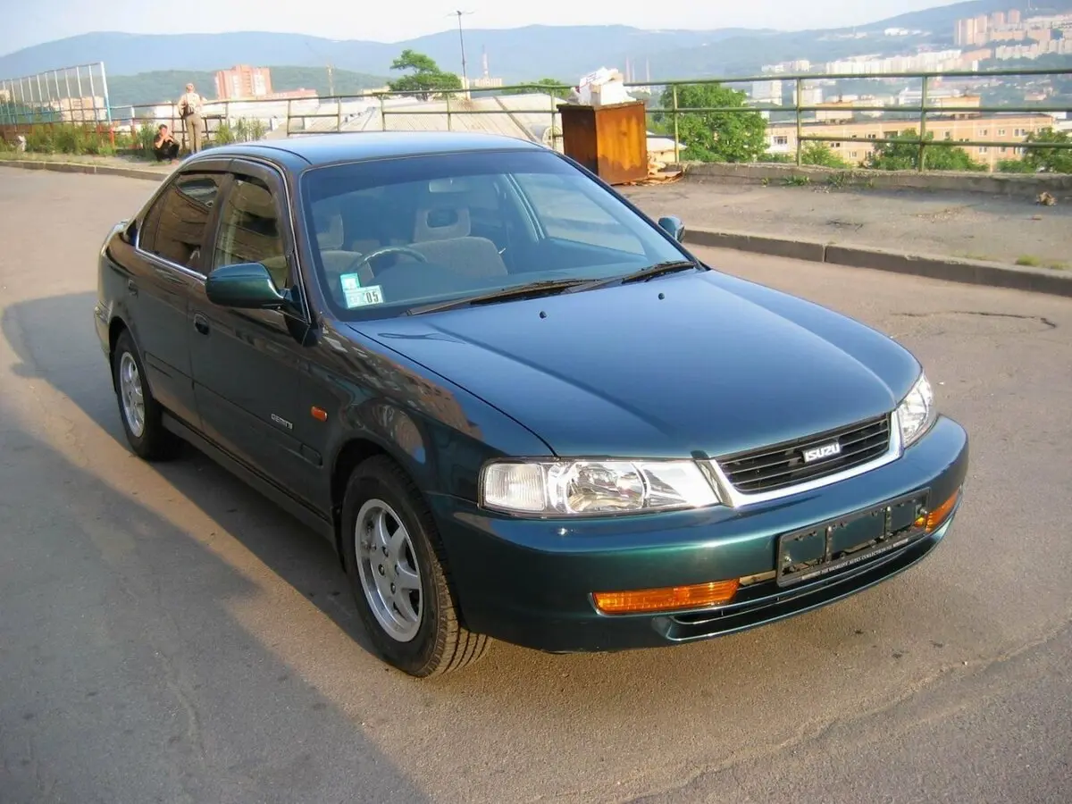 Isuzu Gemini V Седан — сүрөт 2