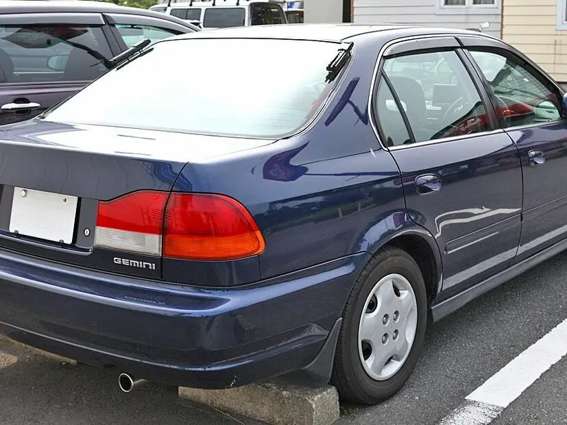 Isuzu Gemini V Седан — сүрөт 3