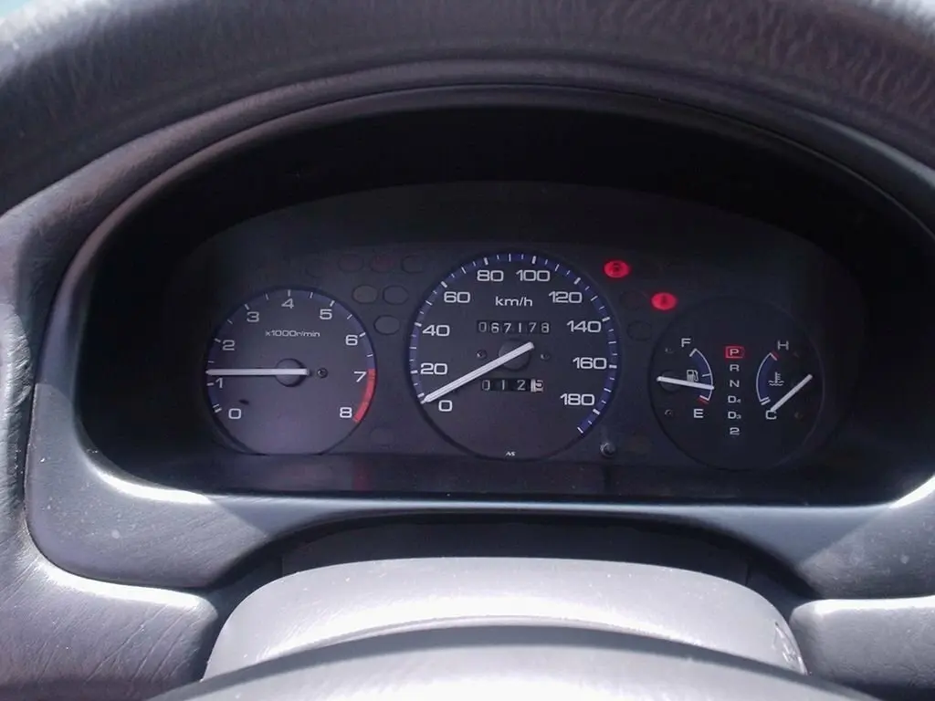 Isuzu Gemini V Седан — сүрөт 4