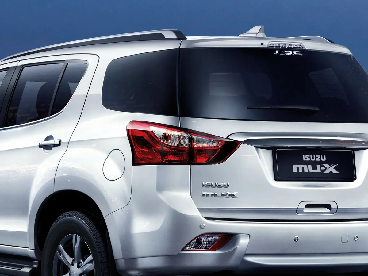 Isuzu MU-X I Внедорожник 5 дв. — сүрөт 11