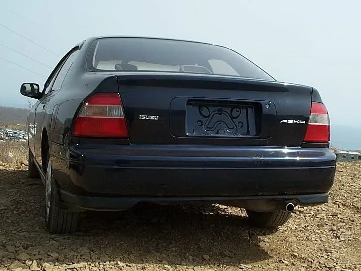 Isuzu Aska III Седан — photo 2