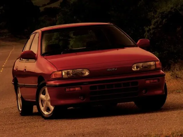 Isuzu Stylus 1990 – 1993 Седан — сүрөт 3