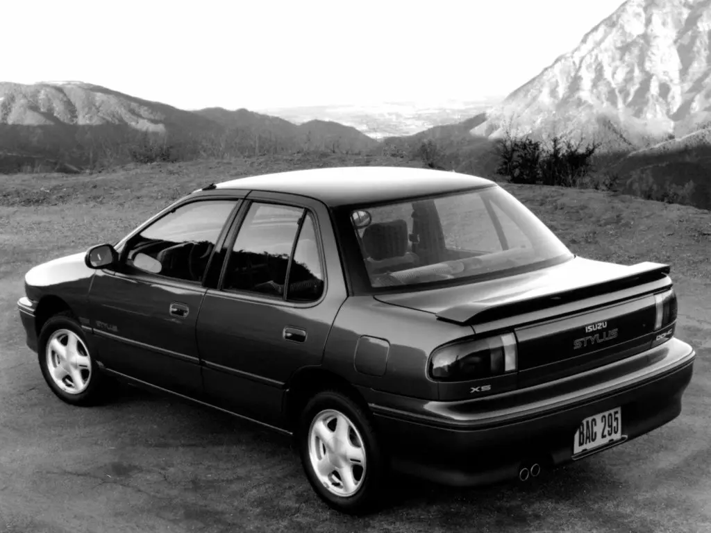 Isuzu Stylus 1990 – 1993 Седан — сүрөт 4