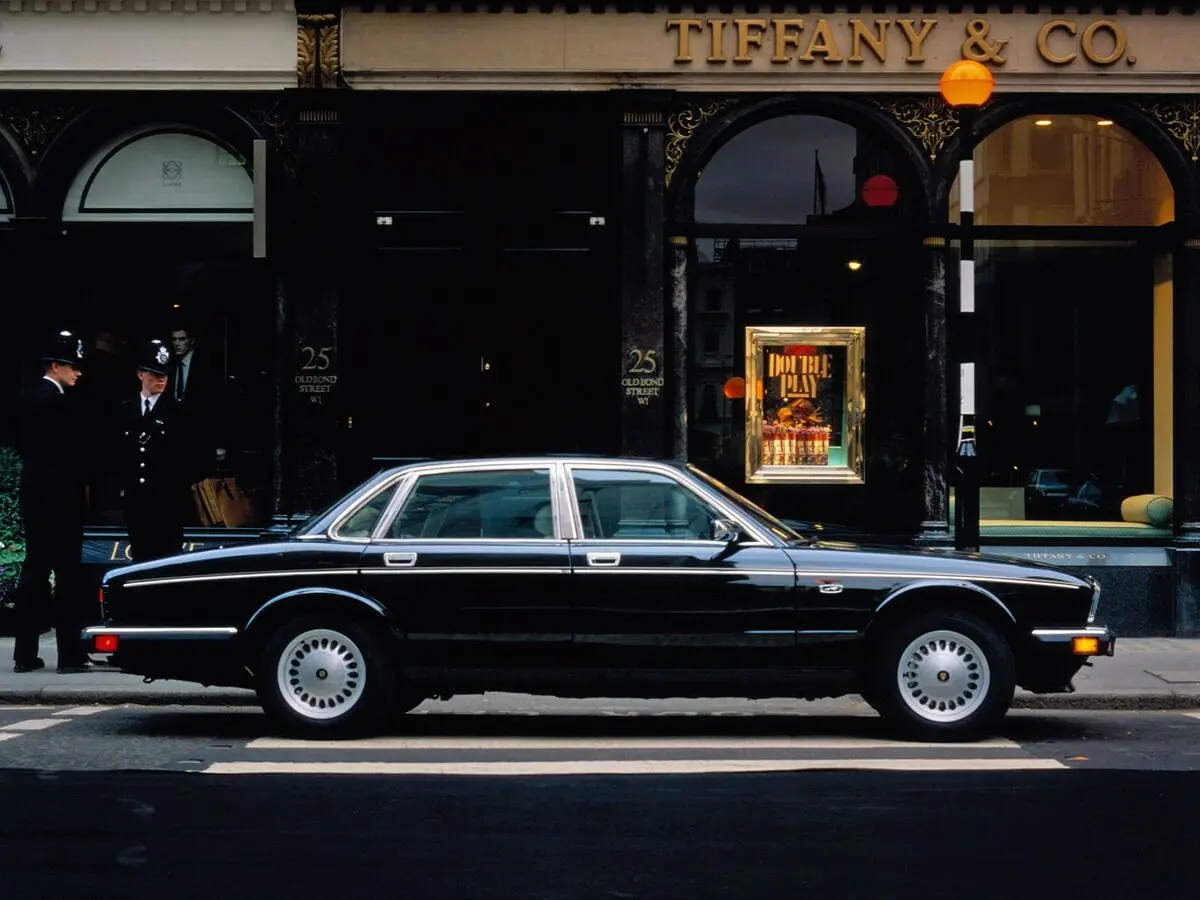 Jaguar XJ II (XJ40) Седан — сүрөт 3
