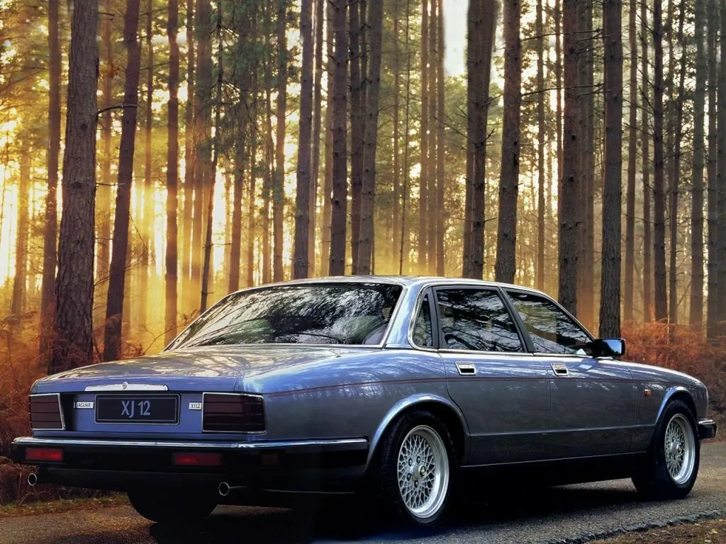 Jaguar XJ II (XJ40) Седан — сүрөт 6
