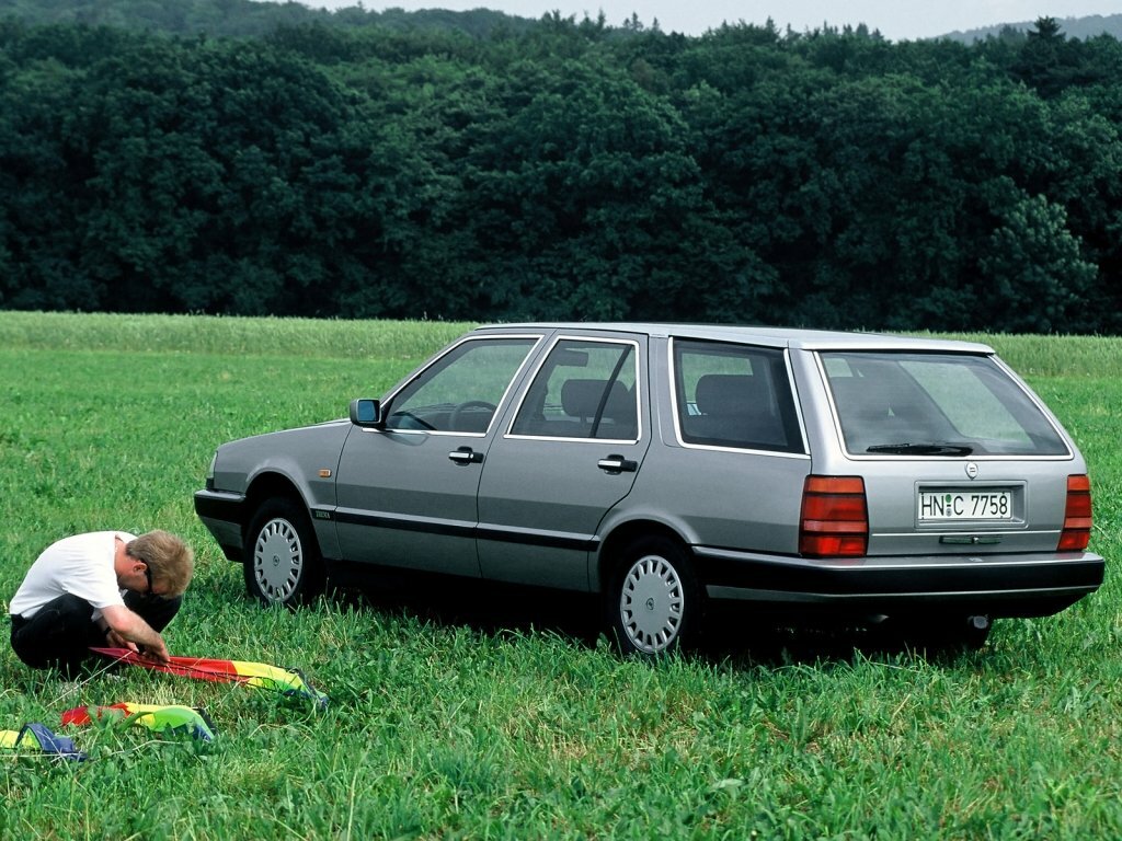 Lancia Thema I Универсал 5 дв. — фото 4
