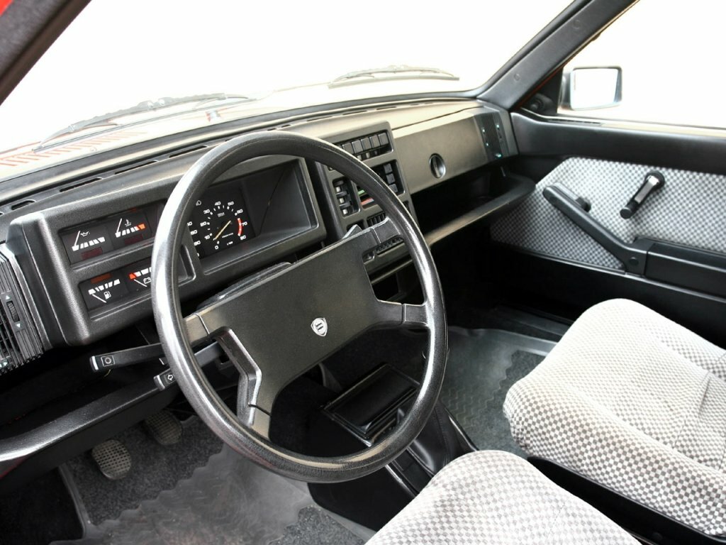 Lancia Delta I (831) Хэтчбек 5 дв. — фото 6