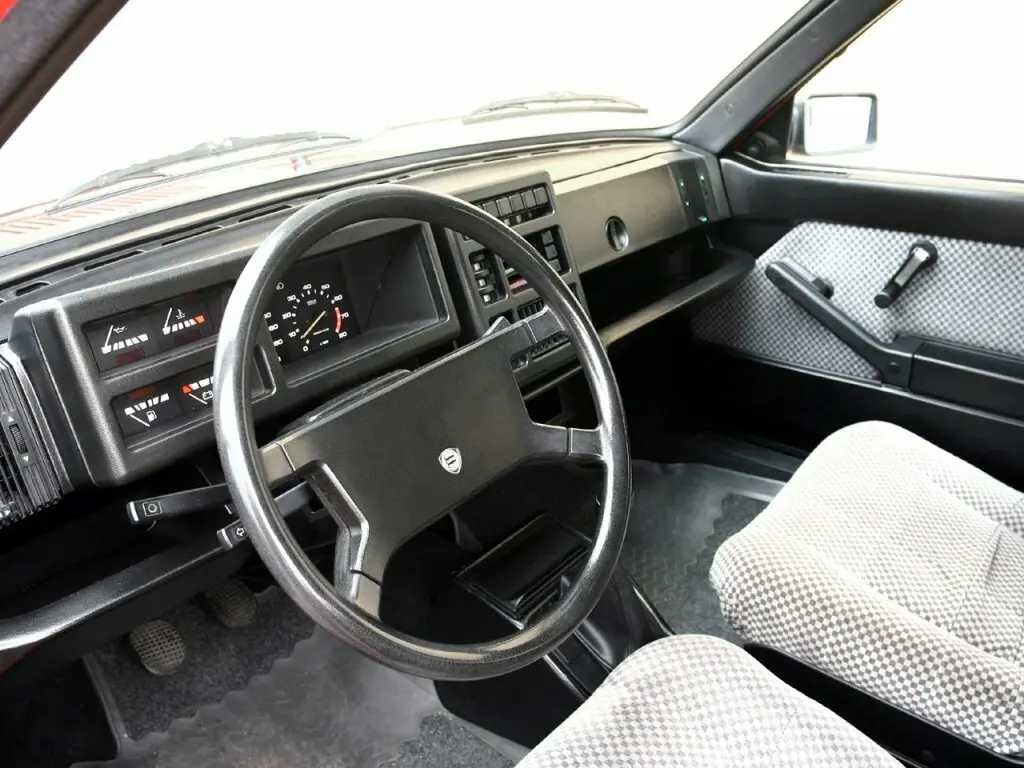 Lancia Delta I (831) Хэтчбек 5 дв. — photo 6
