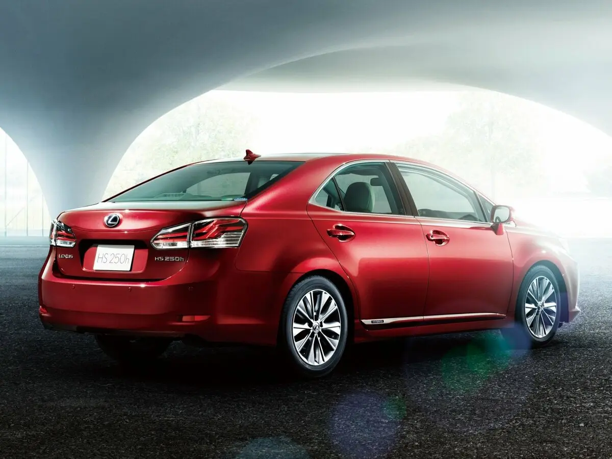 Lexus HS I Рестайлинг Седан — photo 3