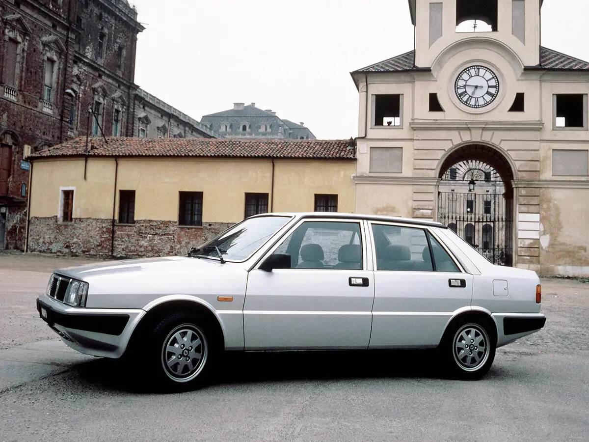 Lancia Prisma 1982 – 1989 Седан — photo 2