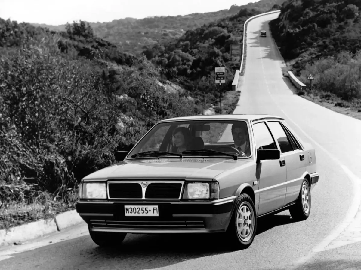 Lancia Prisma 1982 – 1989 Седан — photo 3