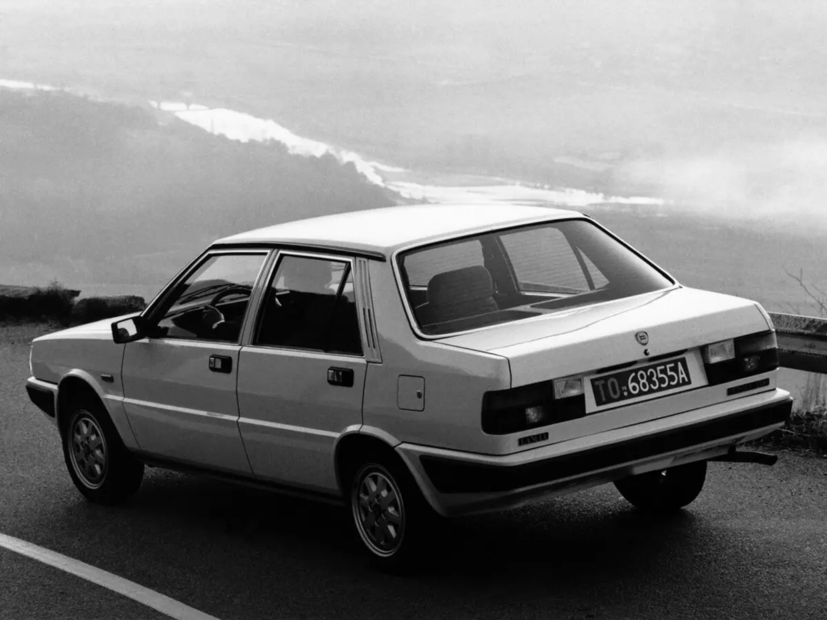 Lancia Prisma 1982 – 1989 Седан — photo 4