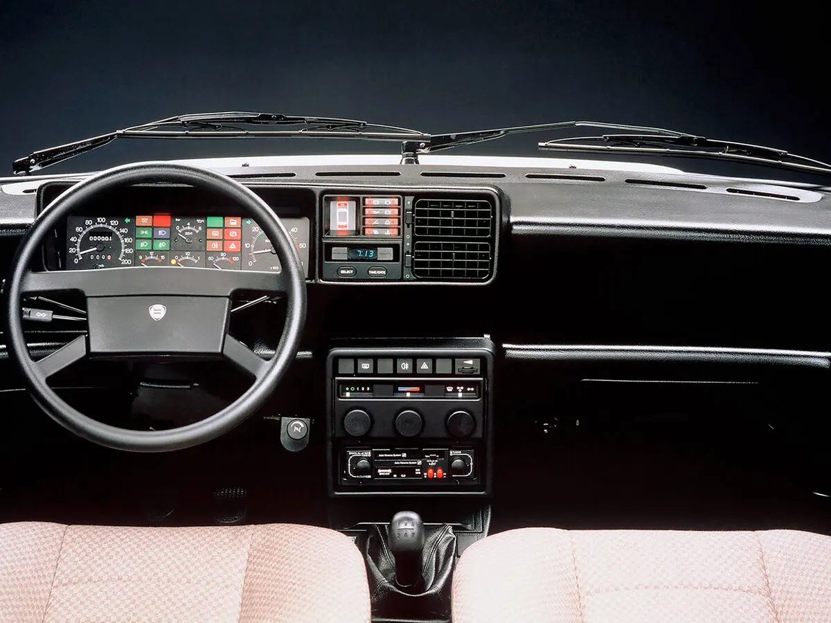 Lancia Prisma 1982 – 1989 Седан — photo 5