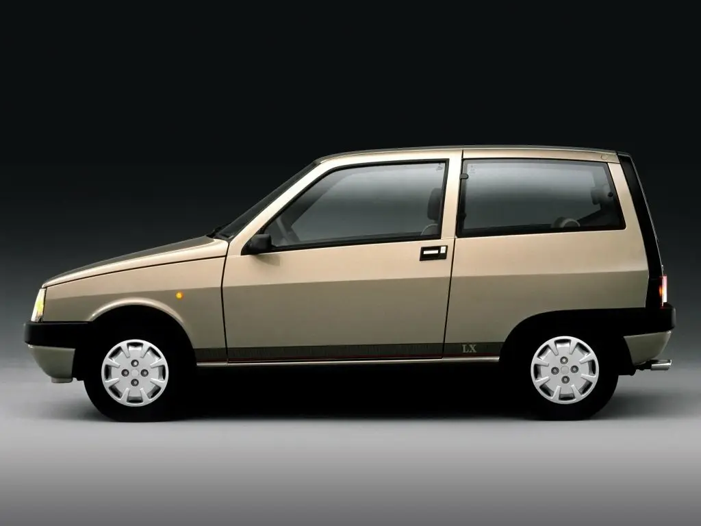Lancia Y10 i Хэтчбек 3 дв. — 照片 2