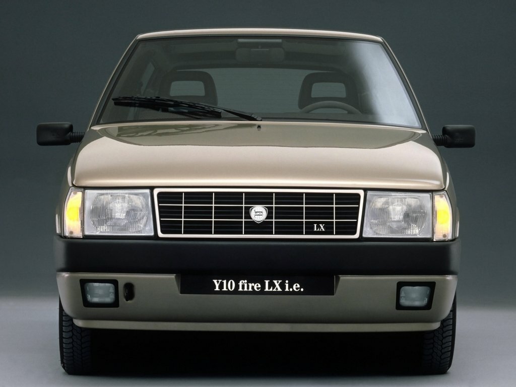 Lancia Y10 i Хэтчбек 3 дв. — фото 4