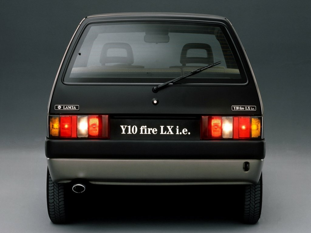 Lancia Y10 i Хэтчбек 3 дв. — фото 5