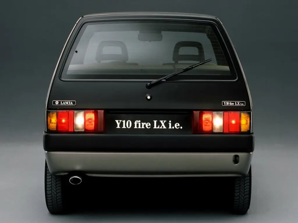 Lancia Y10 i Хэтчбек 3 дв. — 照片 4
