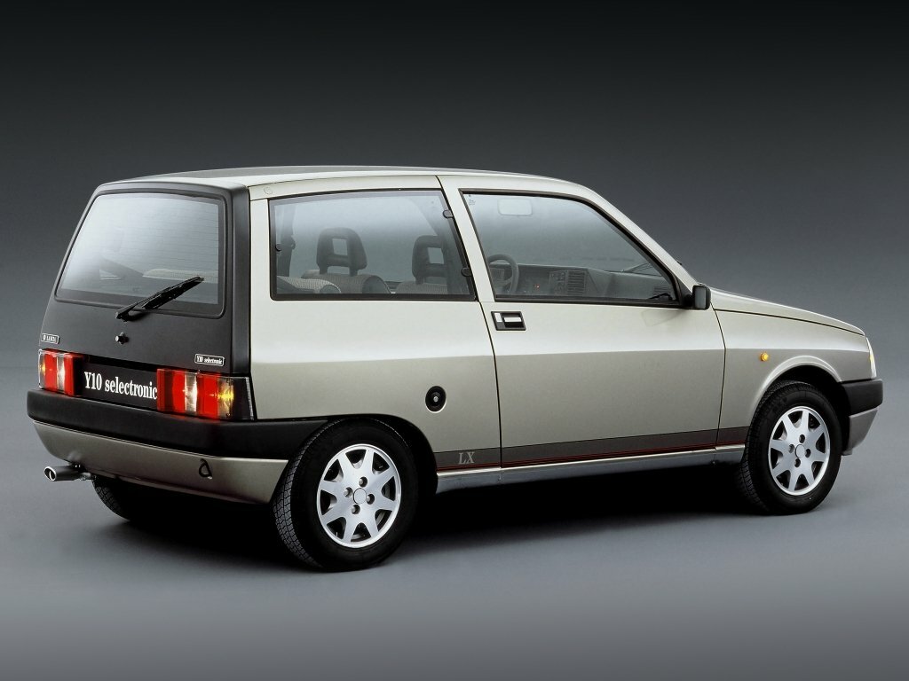 Lancia Y10 i Хэтчбек 3 дв. — фото 6