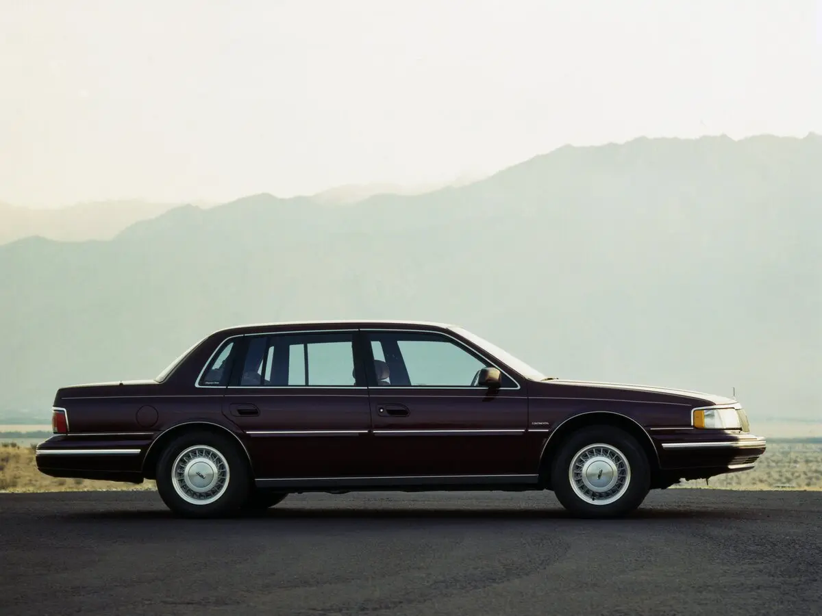 Lincoln Continental VIII Седан — сүрөт 2