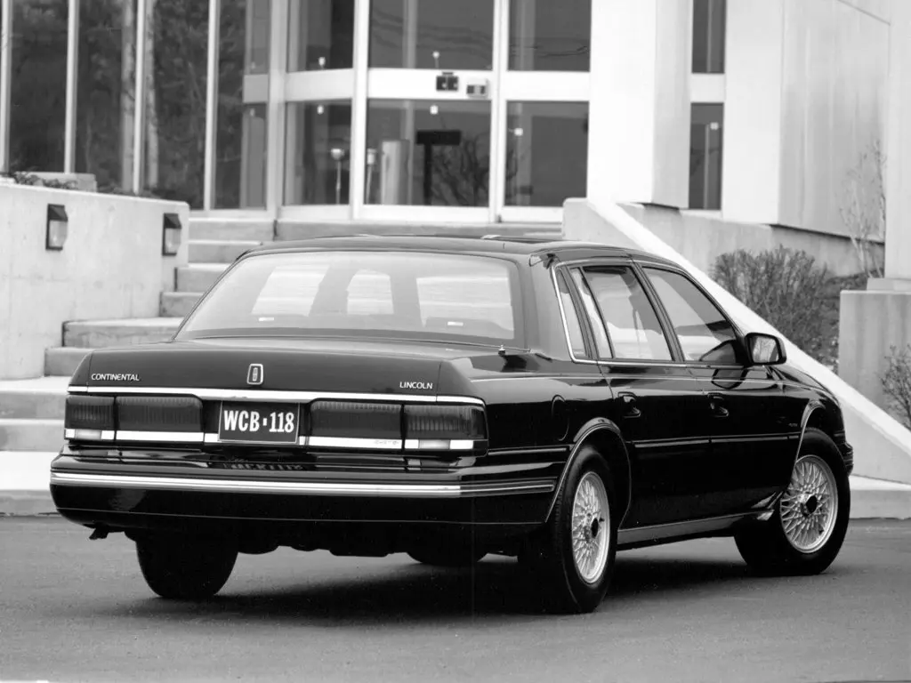 Lincoln Continental VIII Седан — сүрөт 5