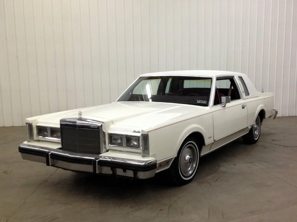 Lincoln Town Car I Купе