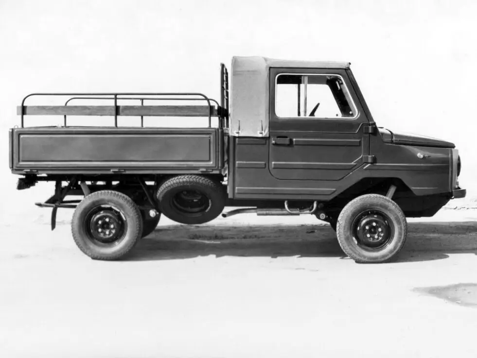 ЛуАЗ 1302 Волынь 1990 – 2001 Внедорожник открытый — 照片 2