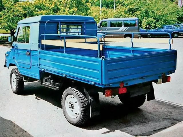 ЛуАЗ 1302 Волынь 1990 – 2001 Внедорожник открытый — 照片 3