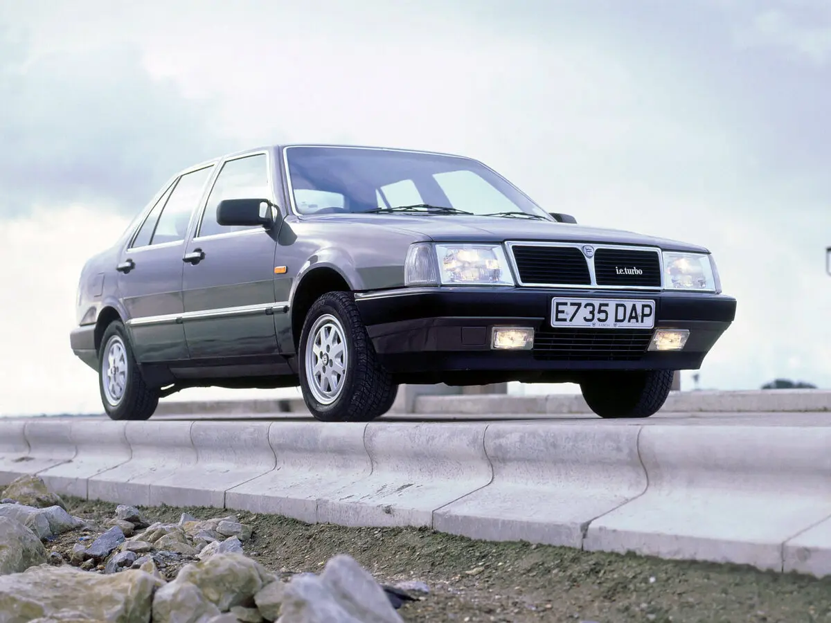 Lancia Thema I Седан — 照片 2
