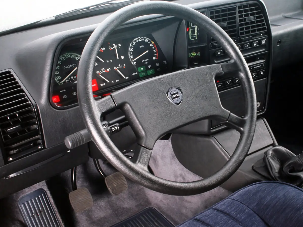 Lancia Thema I Седан — 照片 5